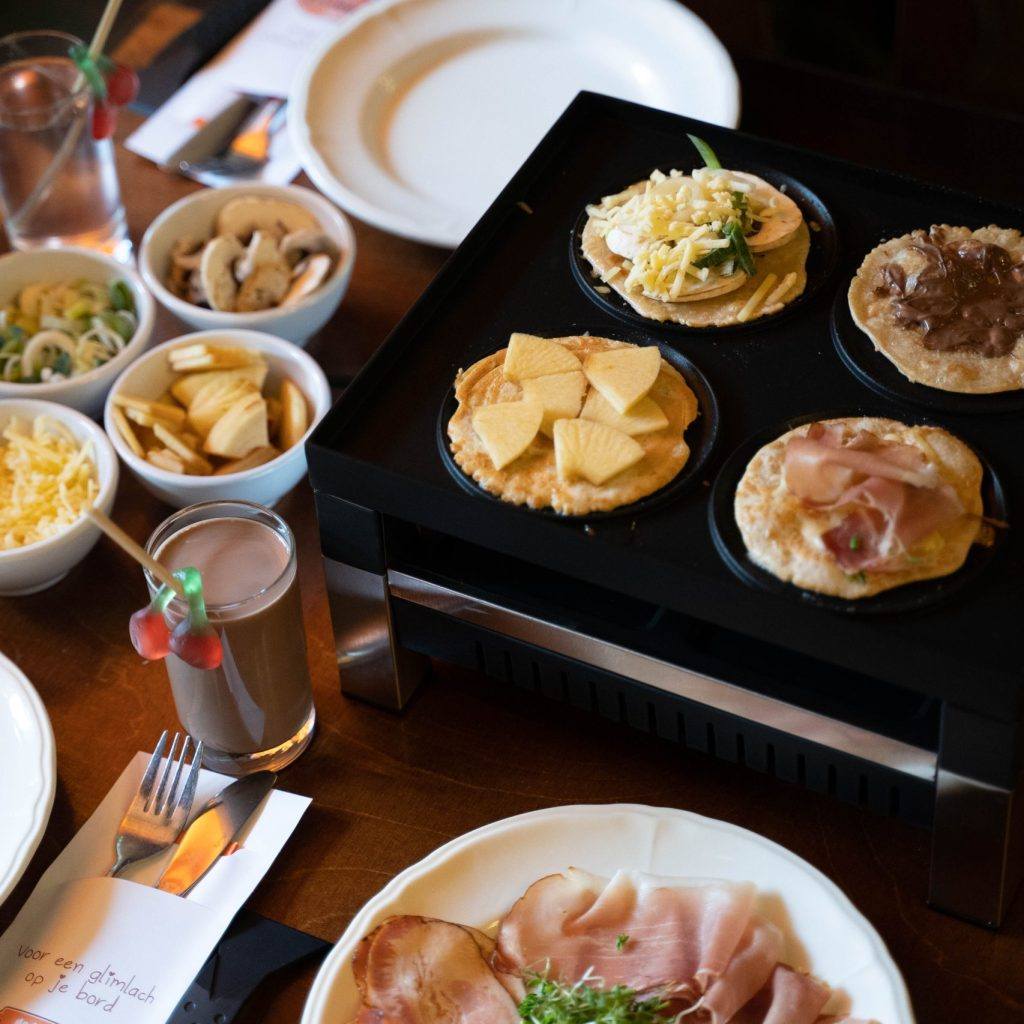 Pannenkoekenhuis_Oct_2022-37 Suykerbuyck zelf pannenkoekjes bakken