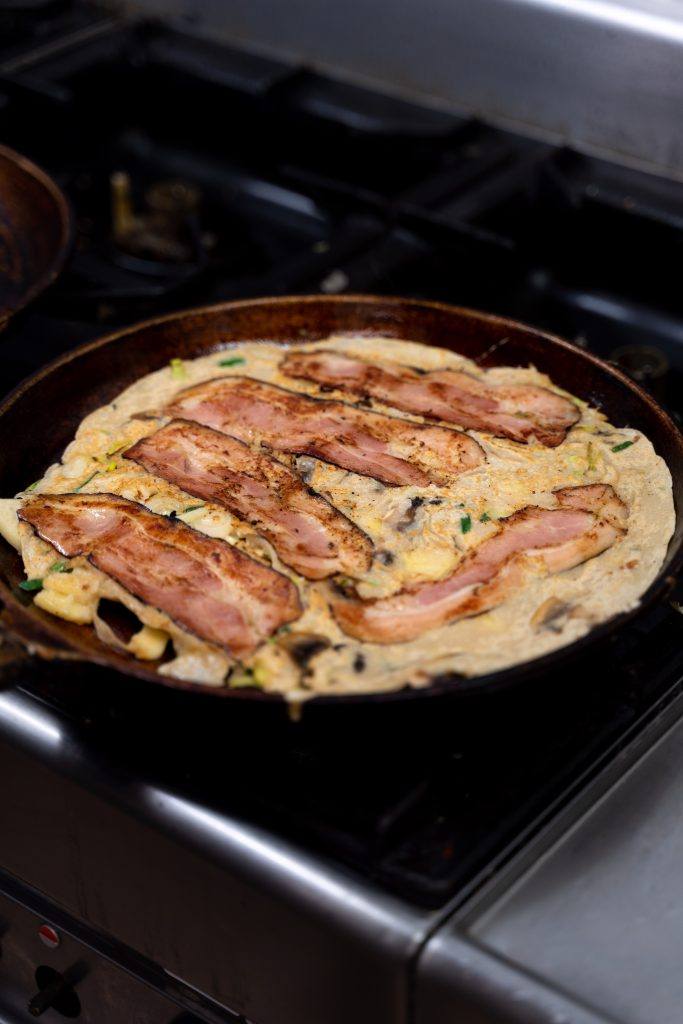 Pannenkoekenhuis_oktober21_LR15 Pannenkoek met spek in de pan Suykerbuyck