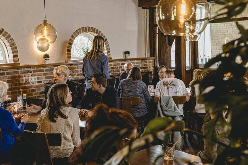 02_Suykerbuyck Oirschot24_LR Gezellig pannenkoekenhuis in Oirschot met families aan tafel